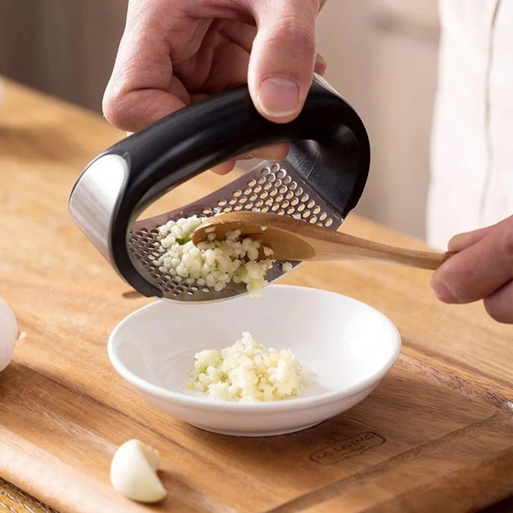 Manual garlic press: Easy, quick, and durable